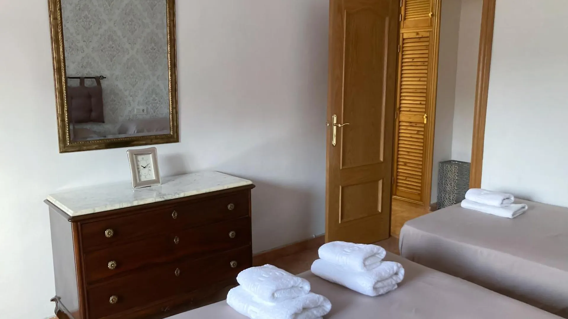 Luninoso Y Practico Apartamento En El Centro Con Amplio Parking Incluido Granada Apartment
