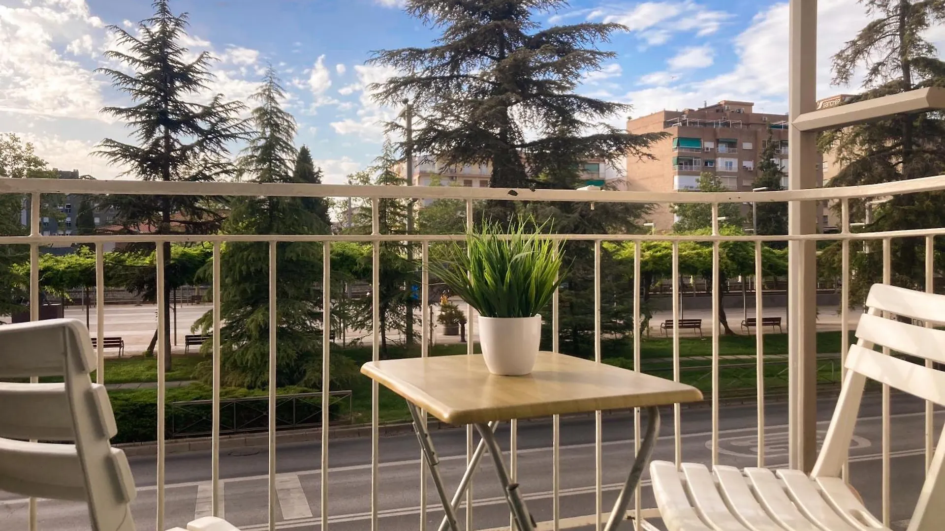 Luninoso Y Practico Apartamento En El Centro Con Amplio Parking Incluido Granada Apartment