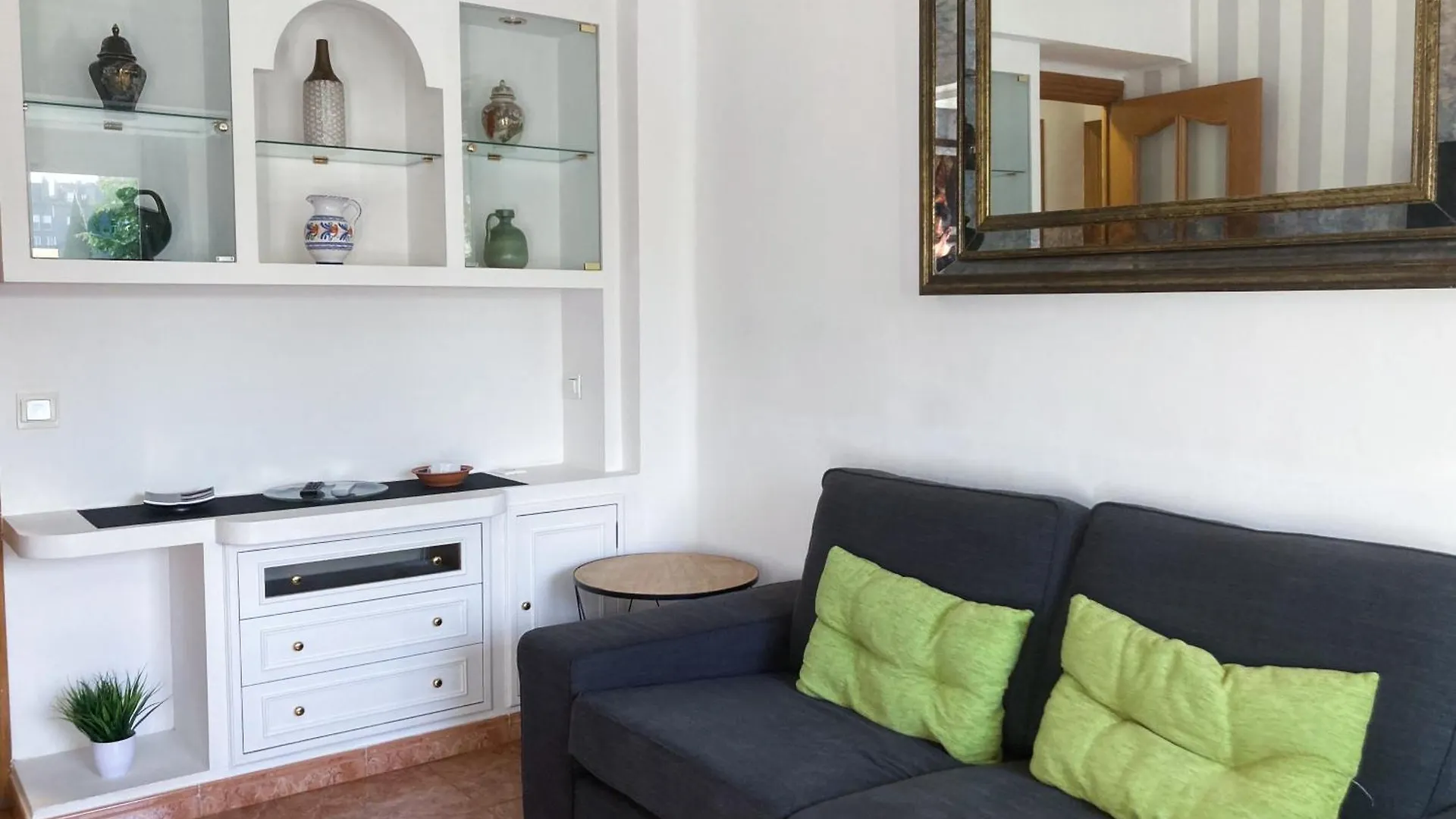 Apartment Luninoso Y Practico Apartamento En El Centro Con Amplio Parking Incluido Granada Spain