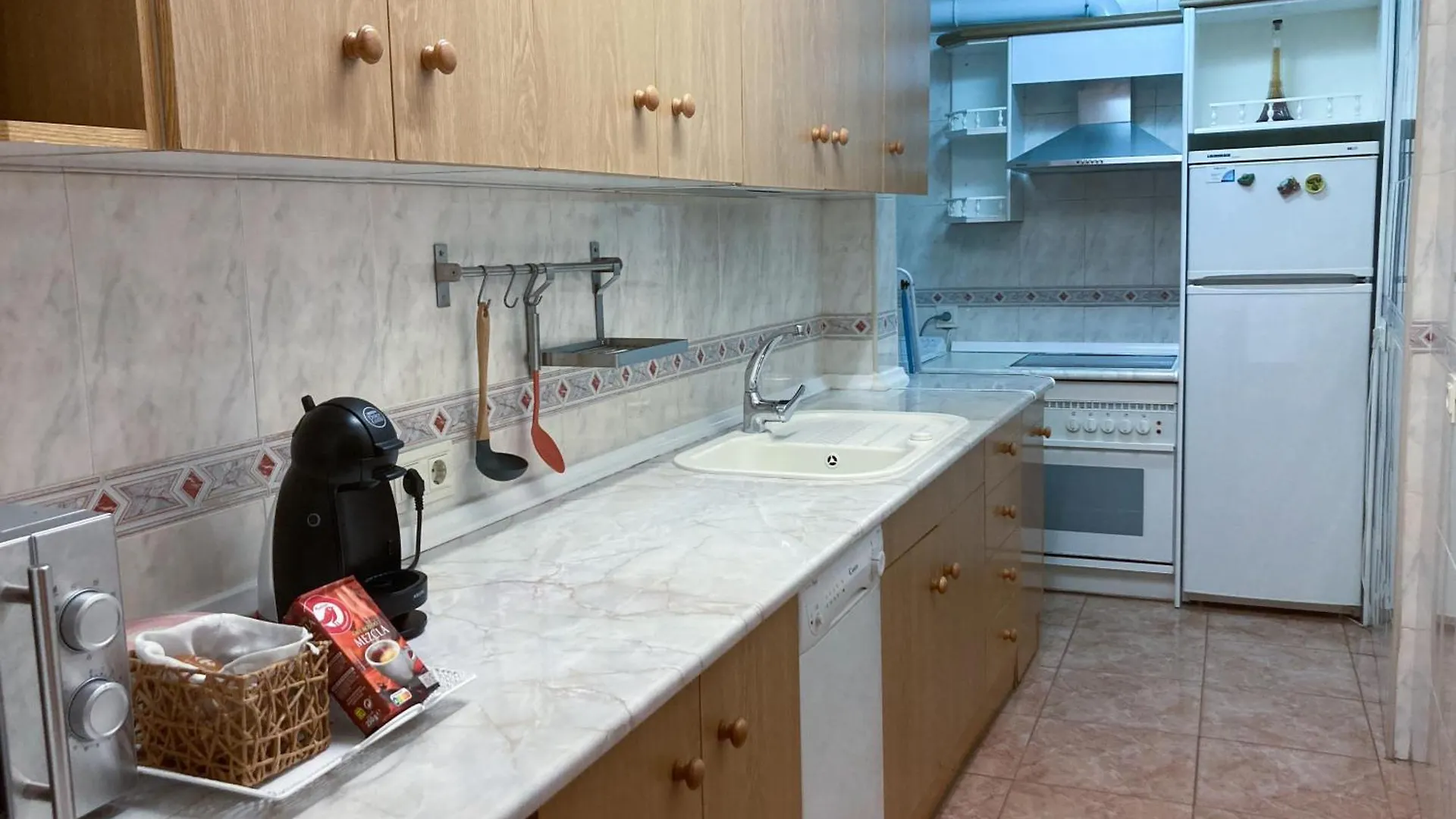 Luninoso Y Practico Apartamento En El Centro Con Amplio Parking Incluido Granada